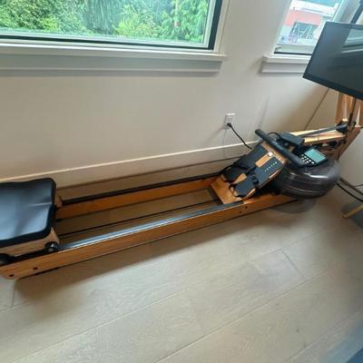 Water rowing machine