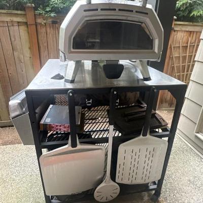 Ooni Karu pizza oven