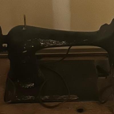 Singer Sewing Machine Model 221K