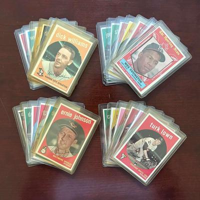 1959 Topps Baseball Cards.  25 Total Cards