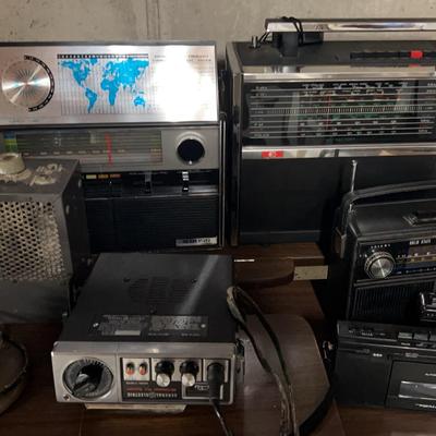 Vintage Radios And CB Radio Equipment 