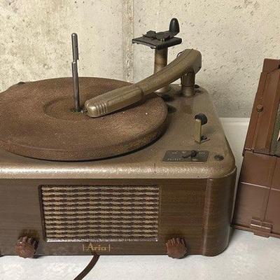 Vintage Aria 45 Record Player with Record "Vacuum" 