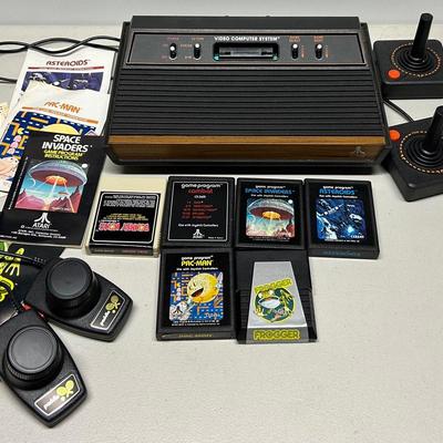 Vintage Atari 2600, Games And Controllers 