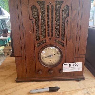 Sale Photo Thumbnail #9: Antique Radio - 1 of many radios in this auction 
