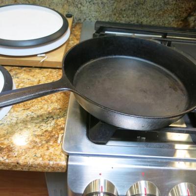 Field Company #10 Cast Iron Pan