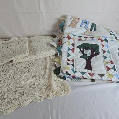 Queen Lace Spread With Lace Shams & Queen Quilt (Very Good Condition)