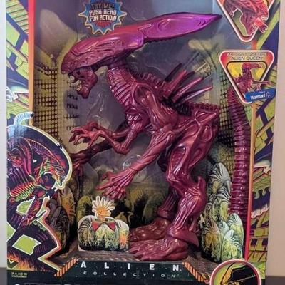 Lanard Toys Alien Collection Giant Deluxe Alien Queen with Lights & Sounds 2021