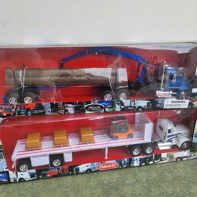 Mack And Peterbuilt Lumber Trucks 1/32 Die Cast