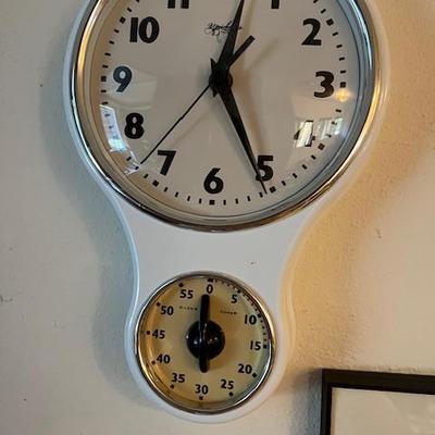 Sale Photo Thumbnail #89: Wall Clock