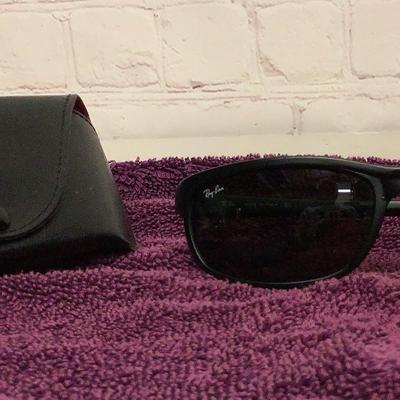 Ray-Ban Sunglasses With Case