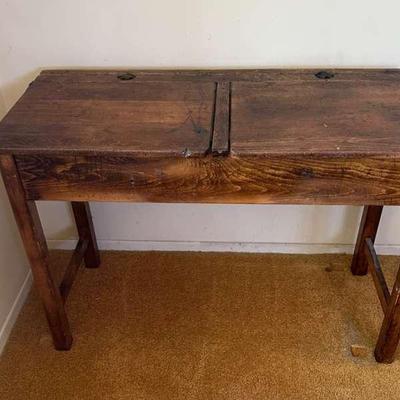 De201v exquisite vintage two desk piece with ink well holes