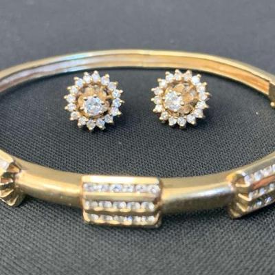 De230v gold diamond bracelet and earrings