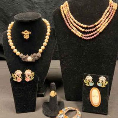 De229 elegant vintage