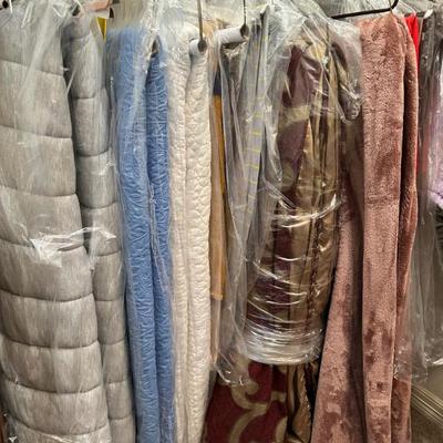 Sale Photo Thumbnail #73: Comforters, blankets
