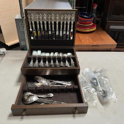 Sale Photo Thumbnail #11: 93-Piece Stainless Silverware Set by Hampton Silversmiths & Oneida