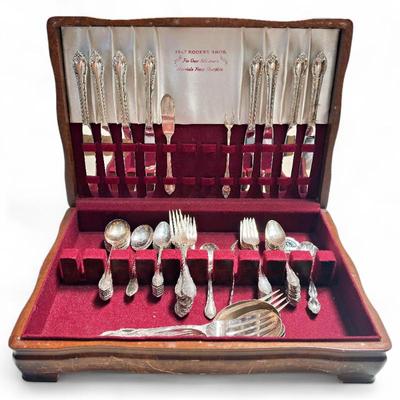 Sale Photo Thumbnail #93: 60-Piece 1847 Rogers Bros. Silverplate Flatware Set, Remembrance