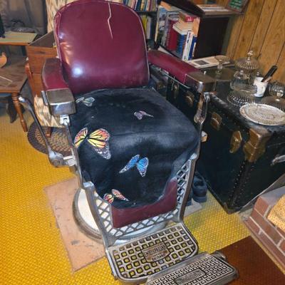 Sale Photo Thumbnail #1: Buddy The Barber s Barber Chair