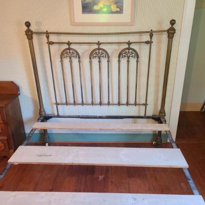 Sale Photo Thumbnail #16: Brass bed