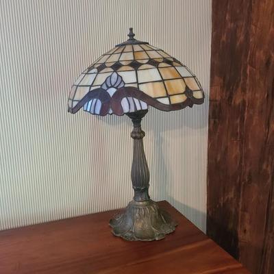 Sale Photo Thumbnail #14: Tiffany style lamp