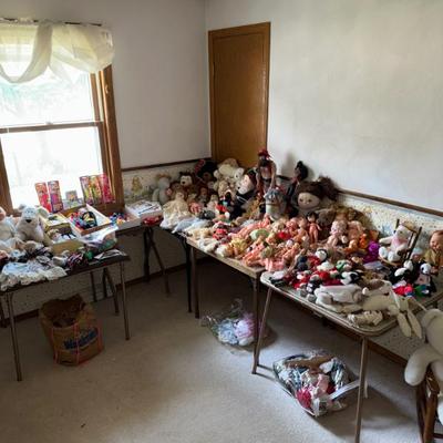 Sale Photo Thumbnail #64: dolls and toys