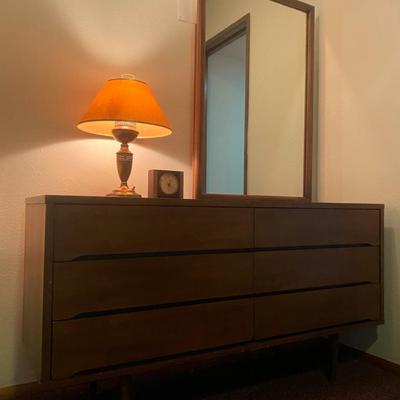 Mid Century Modern 6 Drawer Dresser With Mirror, Lamp & Clock