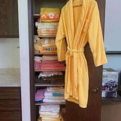 Vintage Bath Towels & Sheets With Bathrobe Yellow Themed