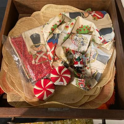 Christmas Ornaments And Cloth Decoration Mats With Vintage Linen Floral Placemats
