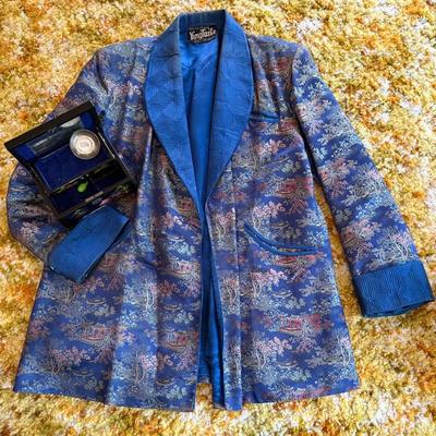 Vintage Ying Tai Co 323 Yates Road Shanghai Traditional Jacket And Trinket Music Box 