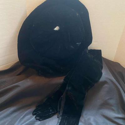 Vintage Frederick & Nelson Velvet Hat With Matching Elbow Length Gloves