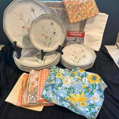 12 Piece Set Of Mikasa China With Mismatched Cloth Napkins, Napkin Rings, & Brand New Placemats