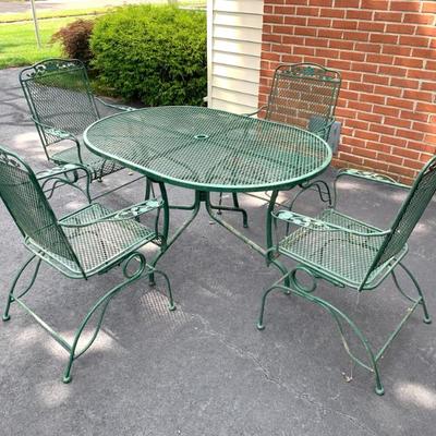 Vtg. Meadowcraft coil spring patio set.