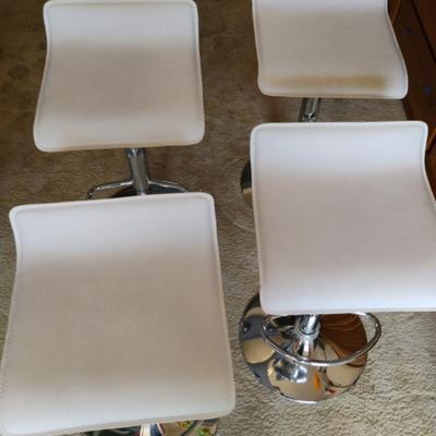 4 Adjustable Height Swivel Bar Stools 