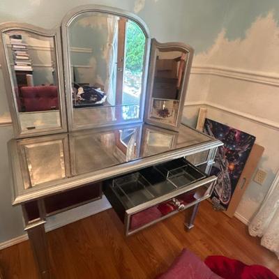 Vanity table