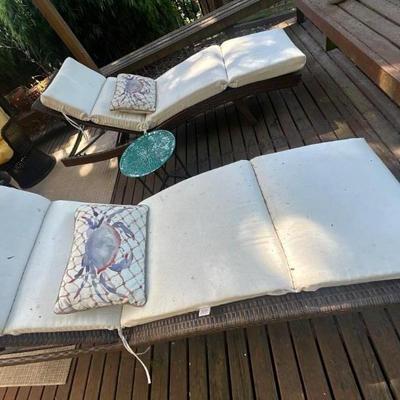 Lounge chairs (front view)