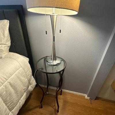 Round glass table & table lamp