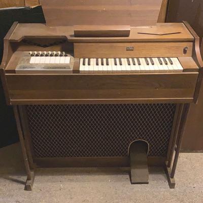 Vintage Magnus Electric Chord Organ