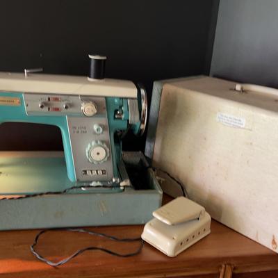 Dressmaker De Luxe Zig Zag Sewing Machine with Case