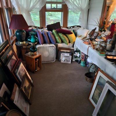 Pictures pillows and decorŕ ft