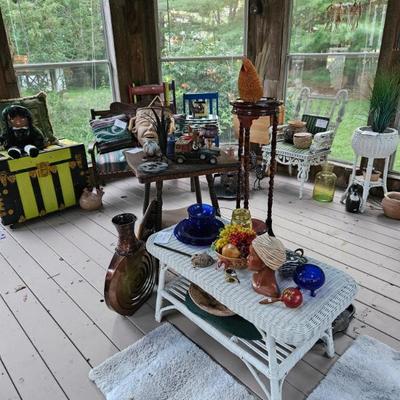 Gazebo with wicker and African art