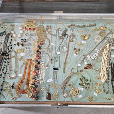 Sale Photo Thumbnail #678