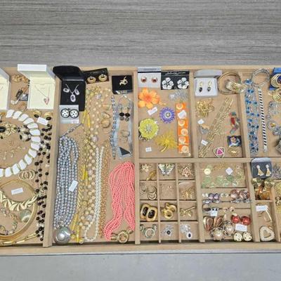 Sale Photo Thumbnail #554