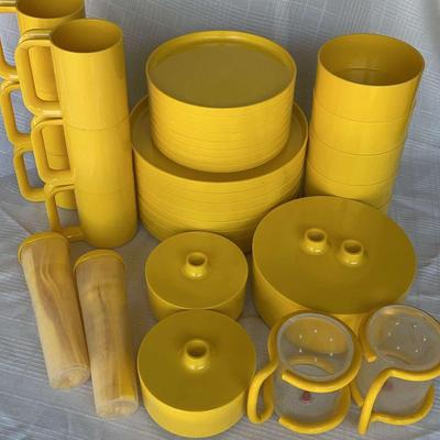 Vtg Heller Vignelli Yellow Melamine Dining Set