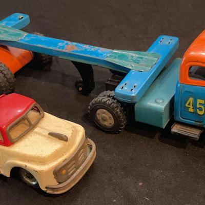 Set Of 2 Vintage Semi Trucks With a Detachable Trailer