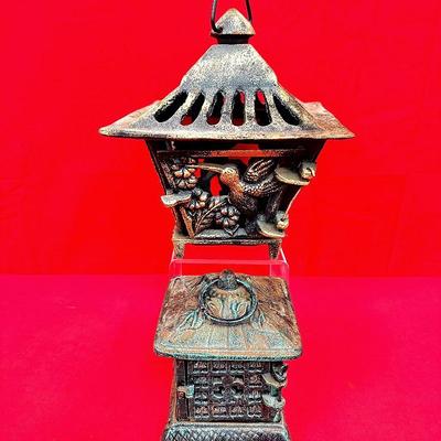Pagoda Style Garden Lanterns 