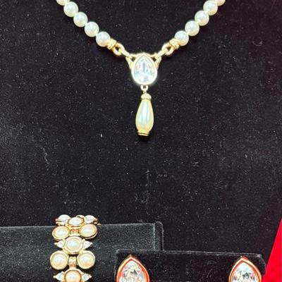 Elegant Swarovski Pearl and Crystal Jewelry Set