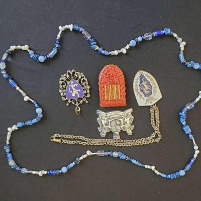 Bo451 costume jewelry heraldic military theme