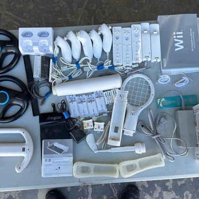 Bo355v nintendo wii with lots of accessories