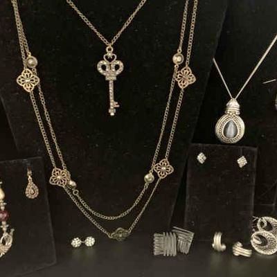 Ct237 key costume jewelry