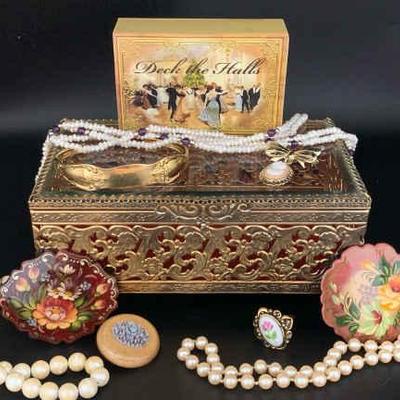 Bo399 vintage jewelry and metal box