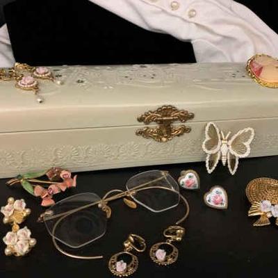 Bo357 vintage lady costume jewelry